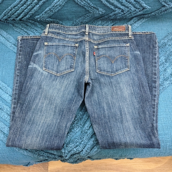 Levi's - Picture 2 of 3